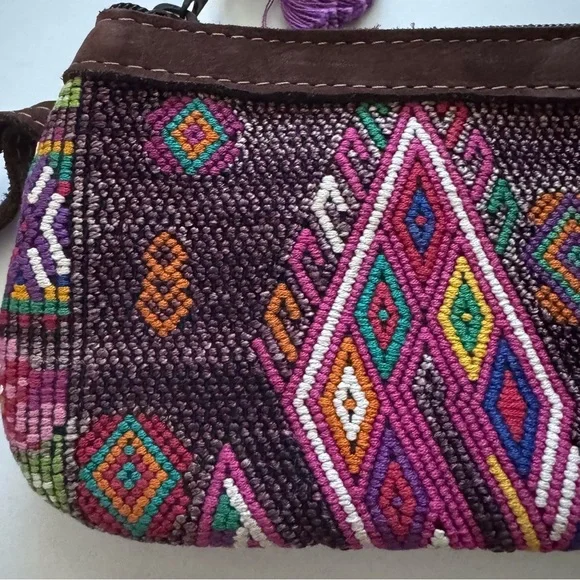 New Nena & Co Guatemalan Handcrafted Embroidered Wristlet - Picture 2 of 6